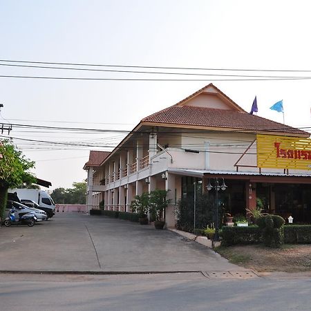 Poon Suk Hotel Kabin Buri Екстериор снимка